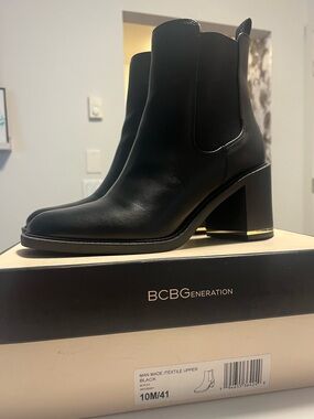 BCBG Boxxa Bootie, size 10